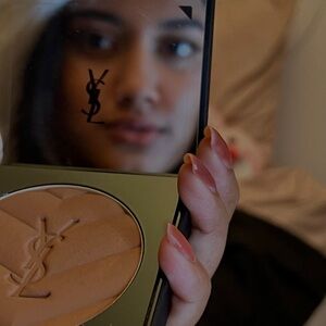 Meet your Posher, Momo